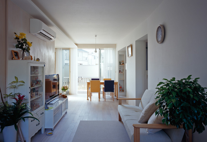 光と風を共有する家一階リビング